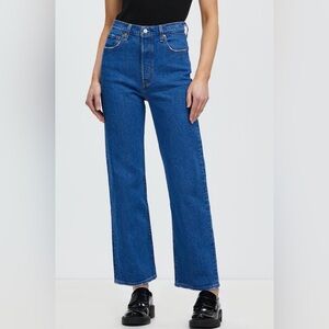 Levi's signature Ribcage Straight Ankle Jeans.  Womens size 30.